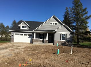 77 Stonington Dr, Pittsford, NY 14534