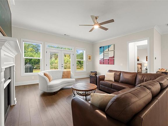 4th image of 131 Spaulding Ln