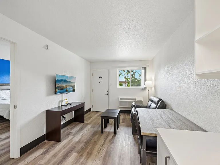 16410 North Fwy — Photo 44