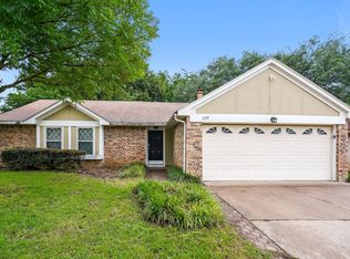 2310 Overbrook Dr, Arlington, TX 76014
