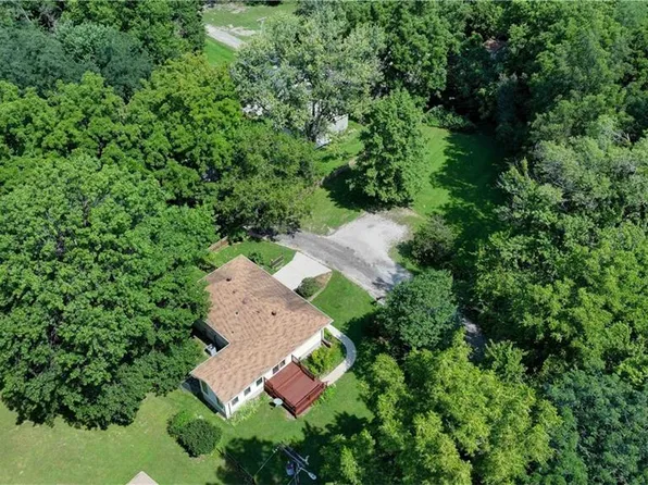 509 High St, Weston, MO 64098