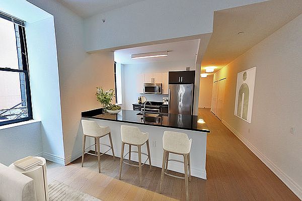 1st image of 70 Pine St #1004