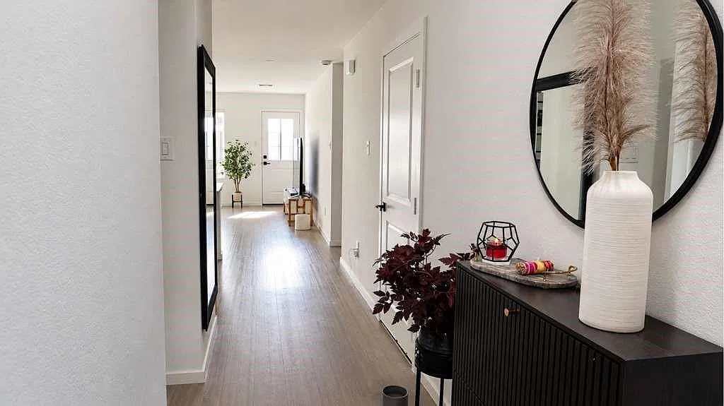 3 bed, 2.0 bath, 1106 sqft, $1,850 — Photo 3