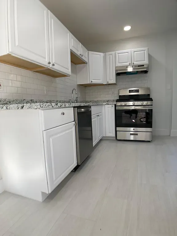 3 bed, 1.0 bath, $3,000 — Photo 3