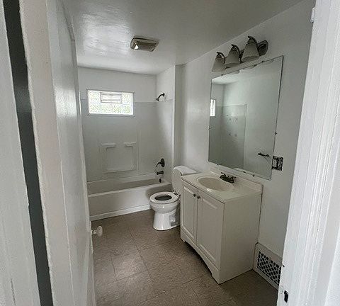 5th image of 2818 9th St SW