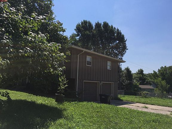 3rd image of 1301 SE 19th St