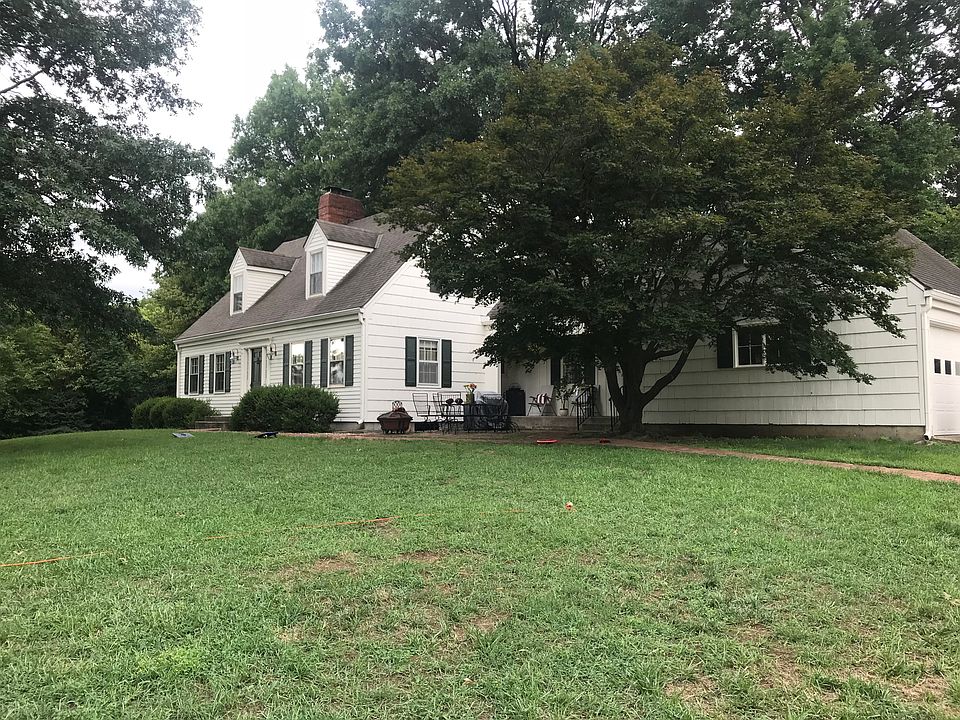 2nd image of 823 Broadview Dr