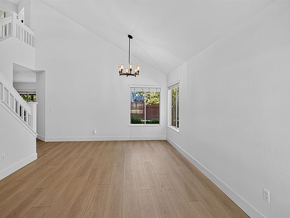 4th image of 440 Valley Oak Court