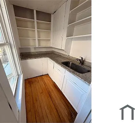 3 bed, $2,200 — Photo 2