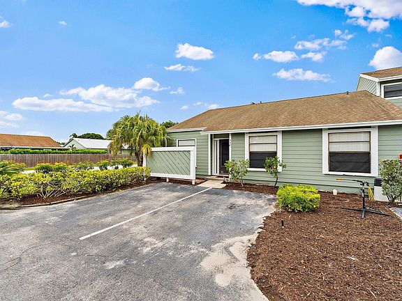 3rd image of 202 Lakewood Drive #11c