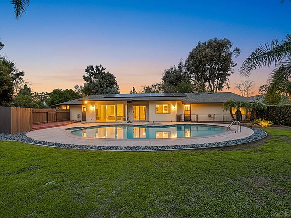 2nd image of 2307 Vista Rodeo Dr