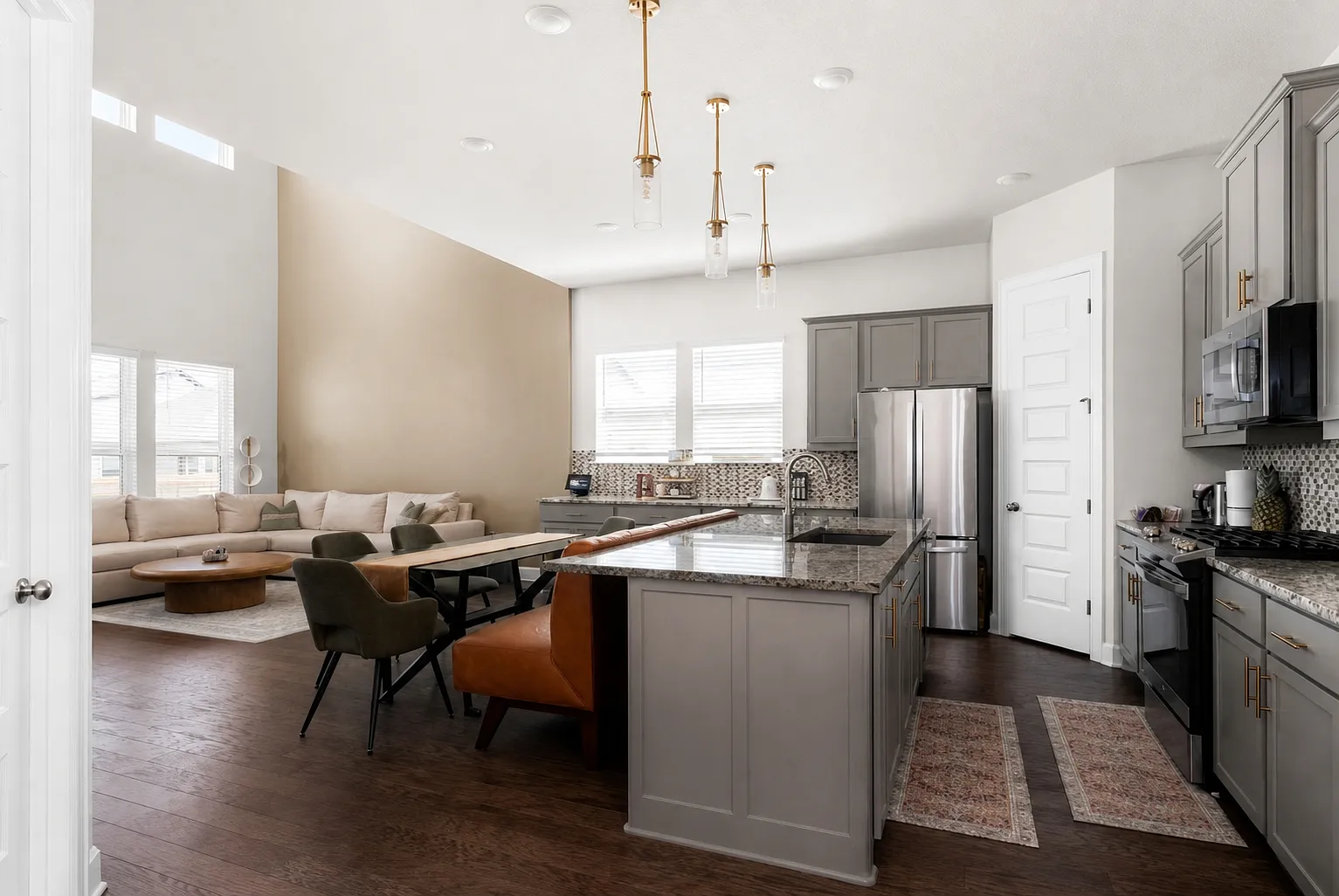 4 bed, 2392 sqft, $3,200 — Photo 4