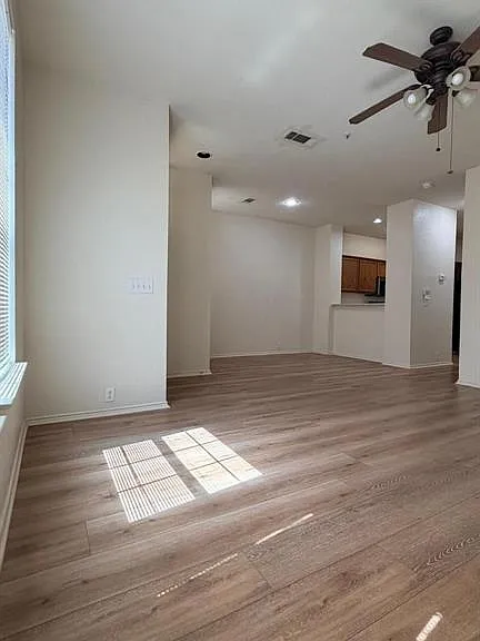 2205 Stoneleigh Pl — Photo 8