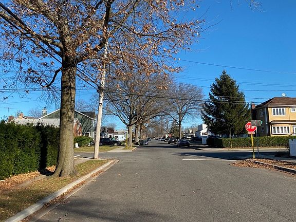 4th image of 97 Broadmoor Ln