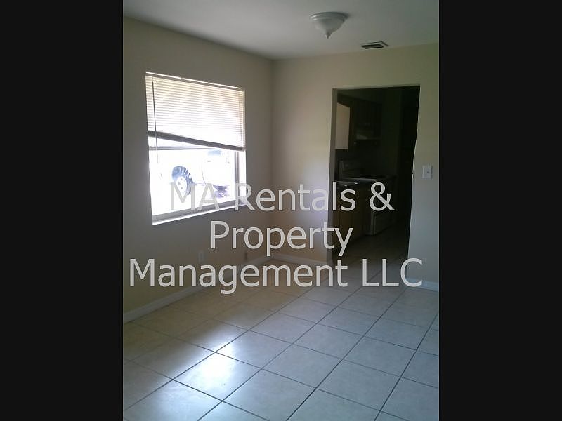 2nd image of 305 W Penn Rd