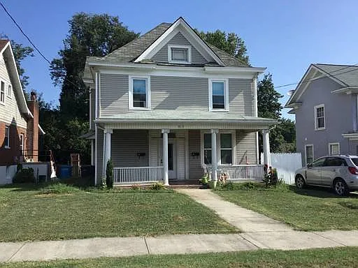 813 Winona — Photo 1