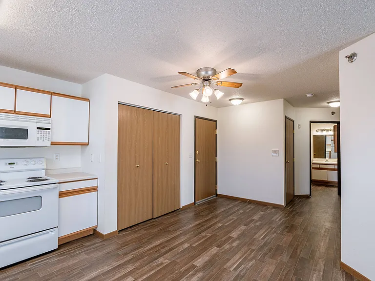 Fargo, ND Lake Crest Apartments | Dining