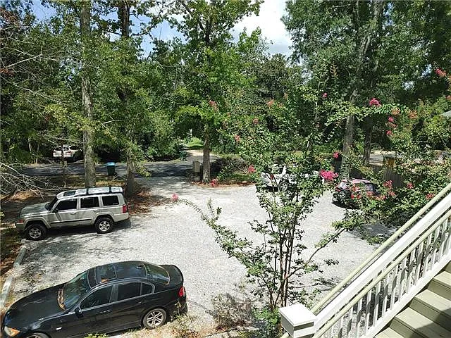425 Depre St #F — Photo 4