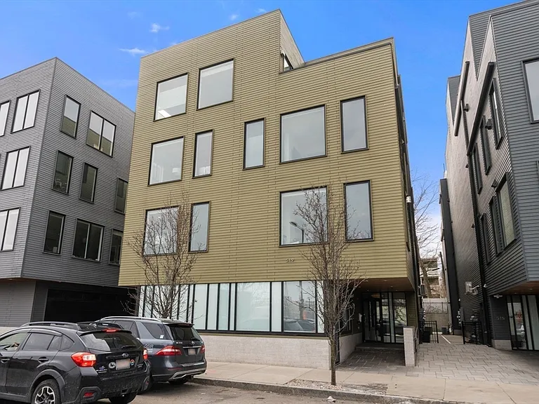 519 E 1st St #4 — Photo 16