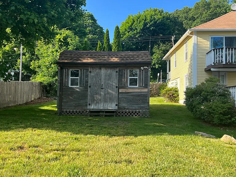 2494 Hartford Ave — Photo 15
