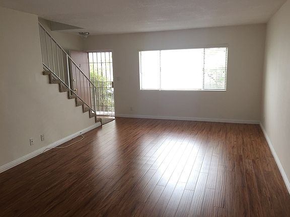 3rd image of 4053 Lincoln Ave APT 2