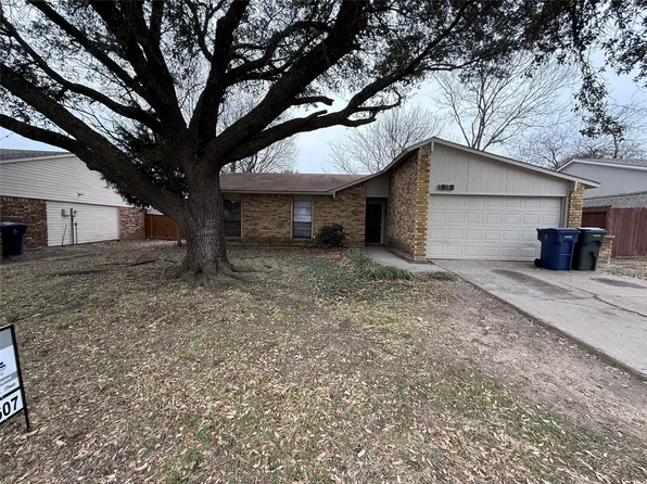 1813 Legend Dr, Garland, TX 75040