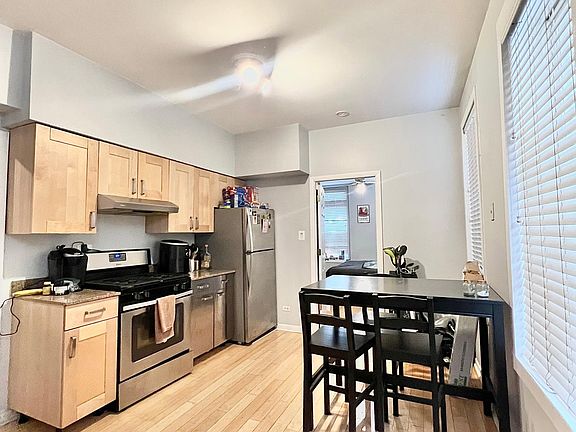2nd image of 1416 N Greenview Ave #1