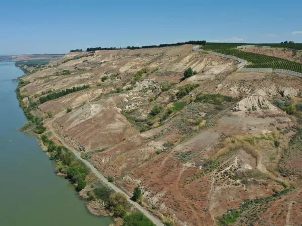 Nka Columbia River Rd, Pasco, WA 99301