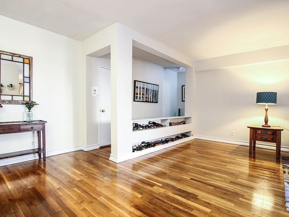 1st image of 325 Main St APT 3D