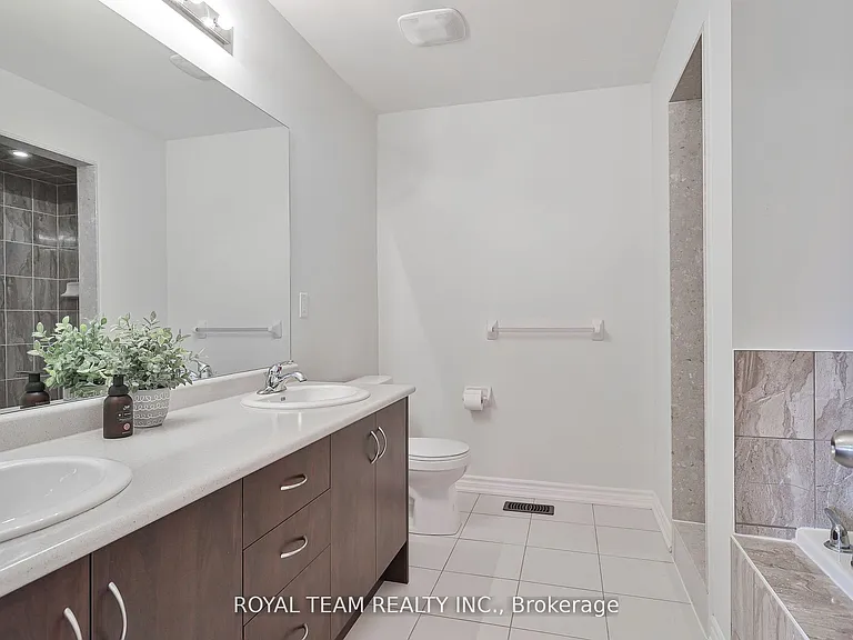 1246 Peelar Cres — Photo 18