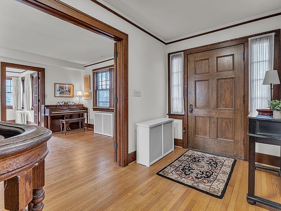 4th image of 1033 Woodbridge Blvd