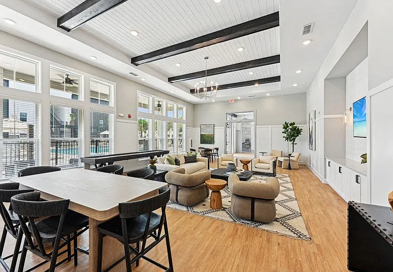 District West — Photo 1