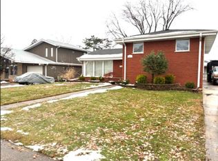 281 Terry Ln, Villa Park, IL