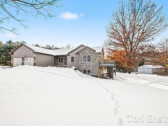 2nd image of 8893 Lakeview Dr