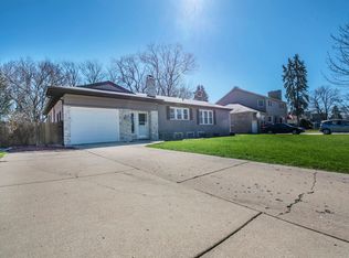 807 S Hi Lusi Ave, Mount Prospect, IL