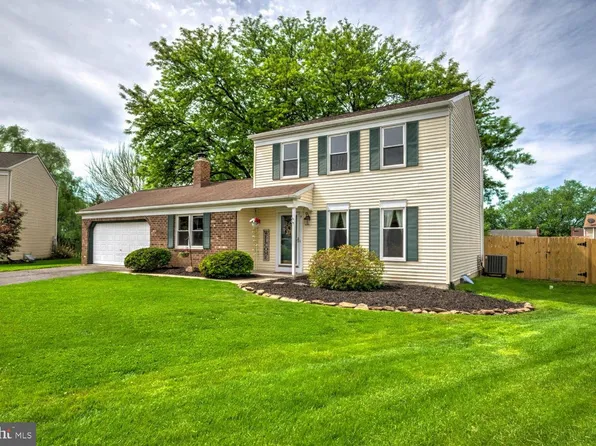5 Lampost Ct, Willow Street, PA 17584