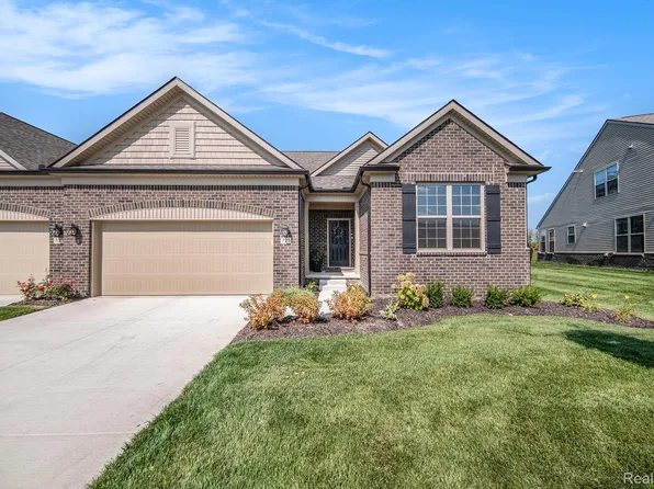 728 W Spaniel Dr, Ann Arbor, MI 48108