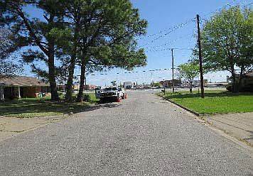 4th image of 2405 Garden Dr