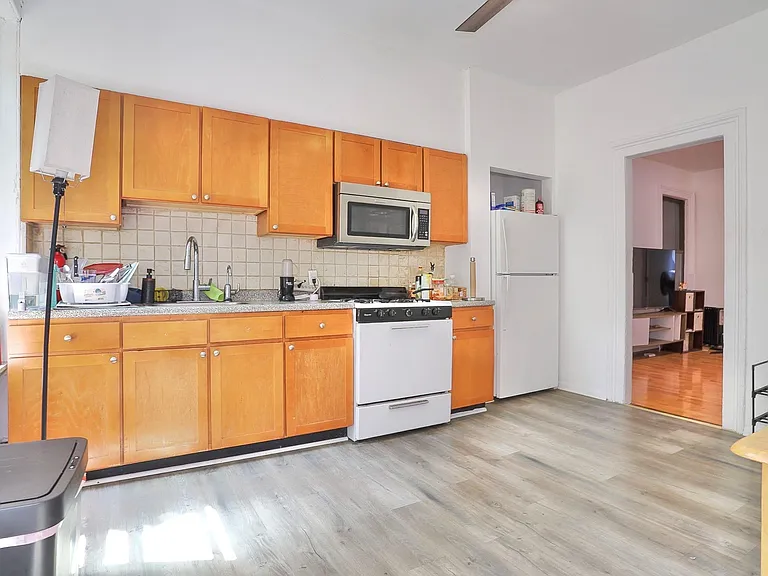 16 Erie St #2 — Photo 7