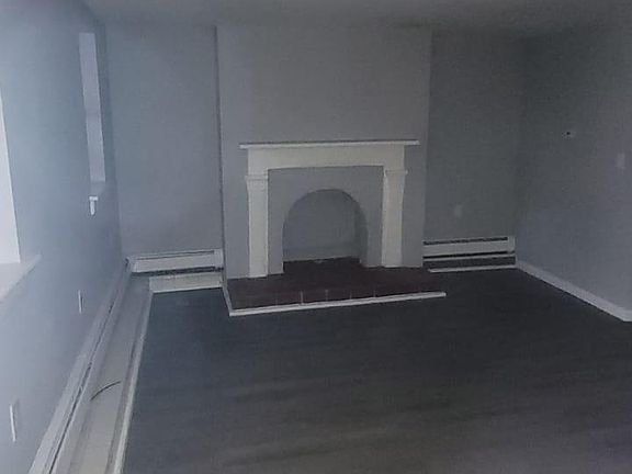3rd image of 160 Washington St Floor 1