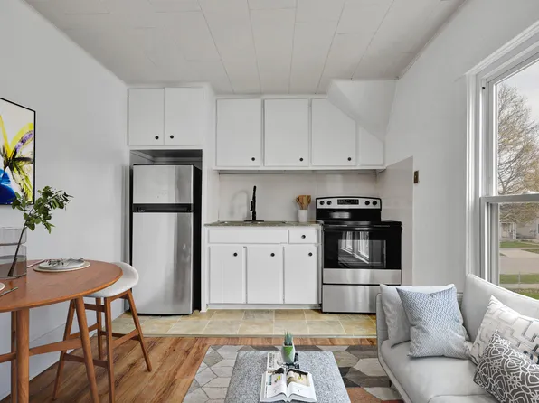 818 Vine St APT 4, Lansing, MI 48912