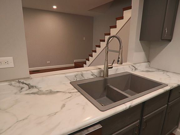 4th image of 29W565 Winchester Cir S #68-3