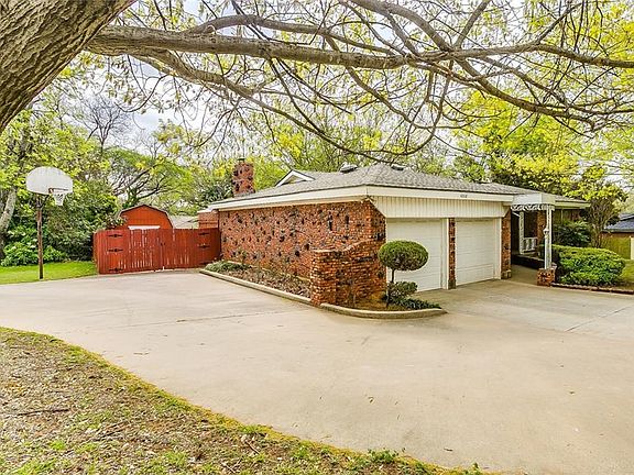 2nd image of 4808 Holiday Ln E