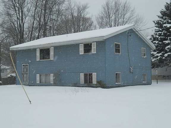 3rd image of 886 Lafayette Dr