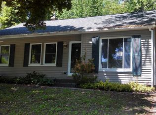 1653 Shangrai La Dr SE, Grand Rapids, MI 49508