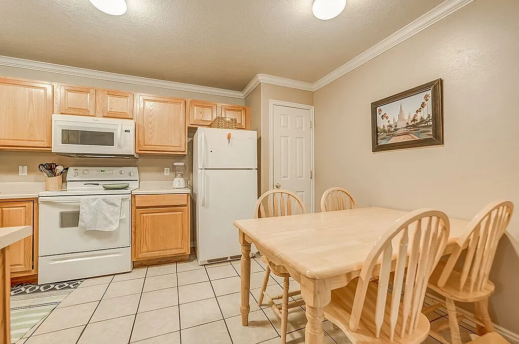 4 bed, 1056 sqft, $539 — Photo 4