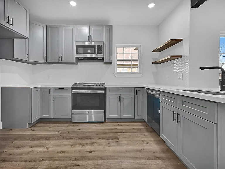 224 Everton St — Photo 6
