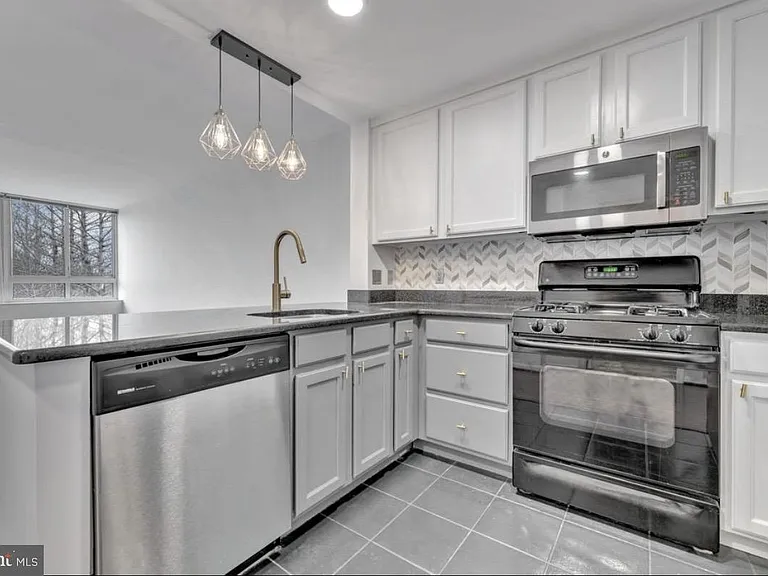 355 I St SW #615 — Photo 6