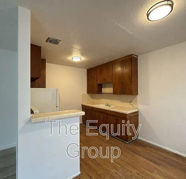 560 S Richmond Ave #5 — Photo 6