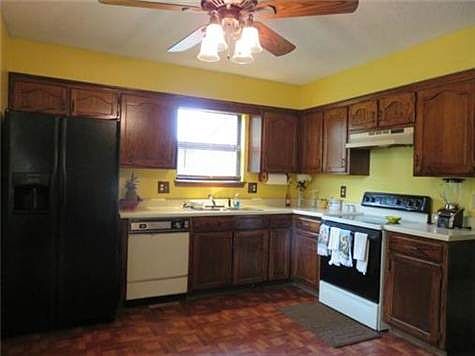 3rd image of 7816 W 152nd Ter